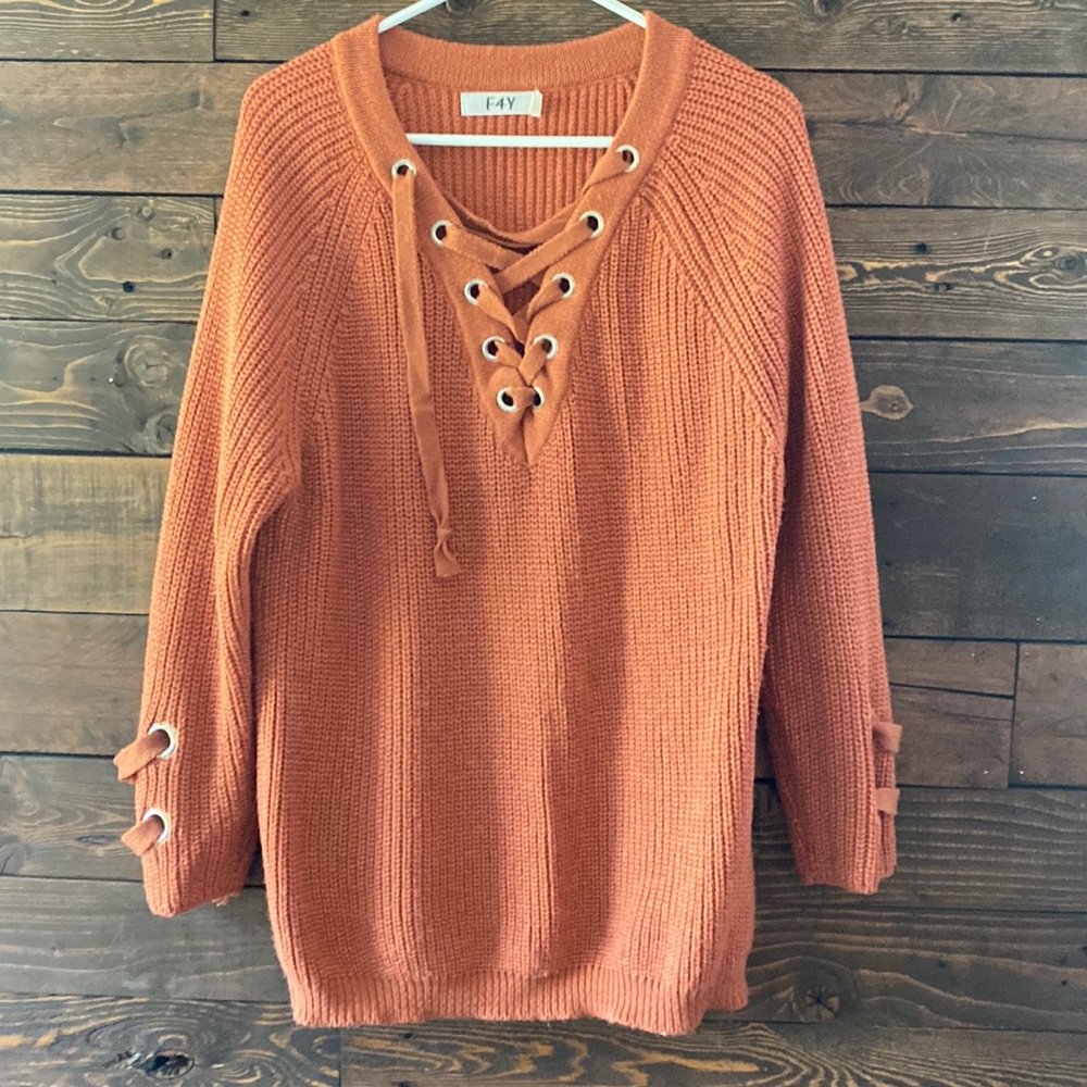 F4Y sweater